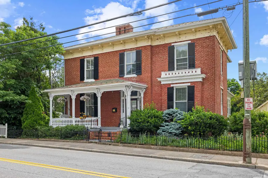 923 Augusta St N, Staunton, VA 24401 - #3
