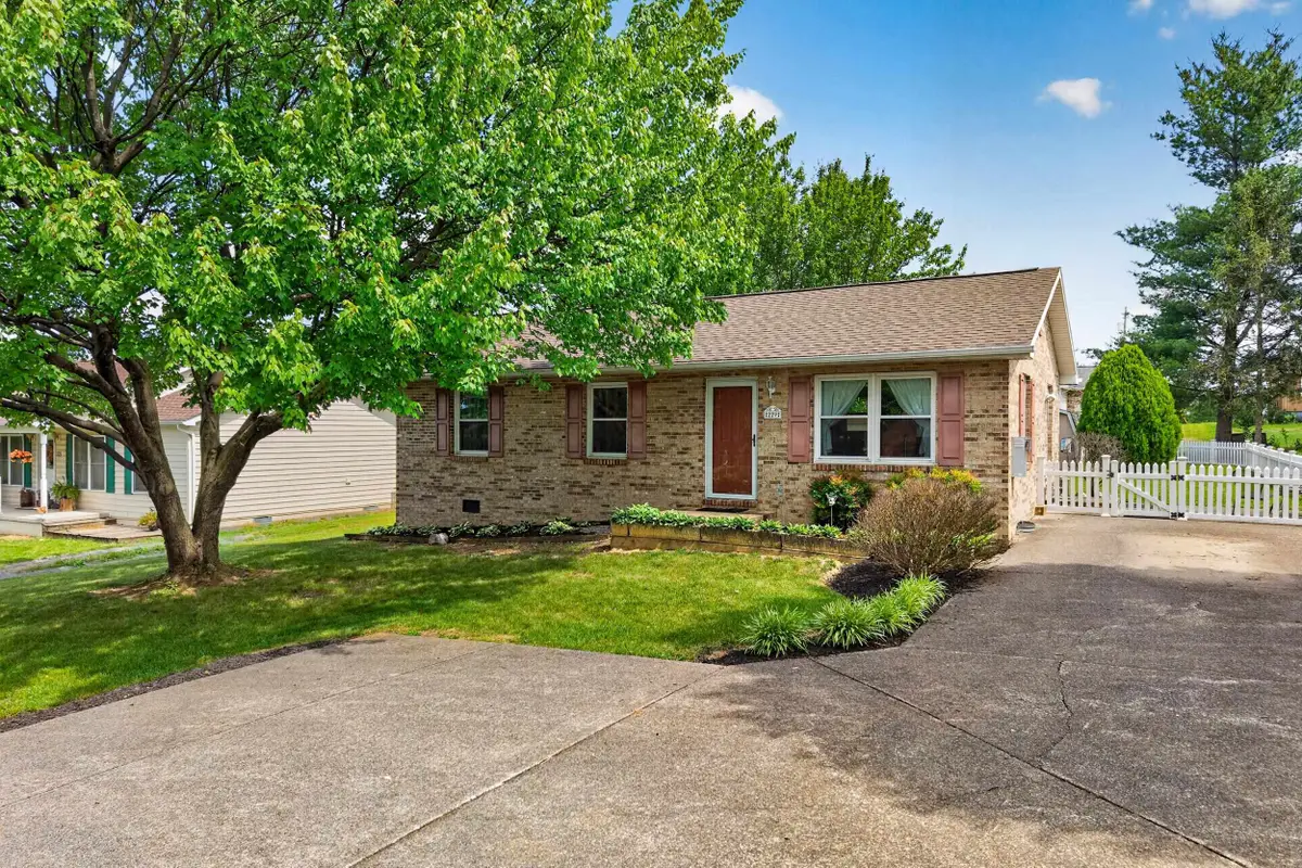 229 1st St, Broadway, VA 22815 - #1