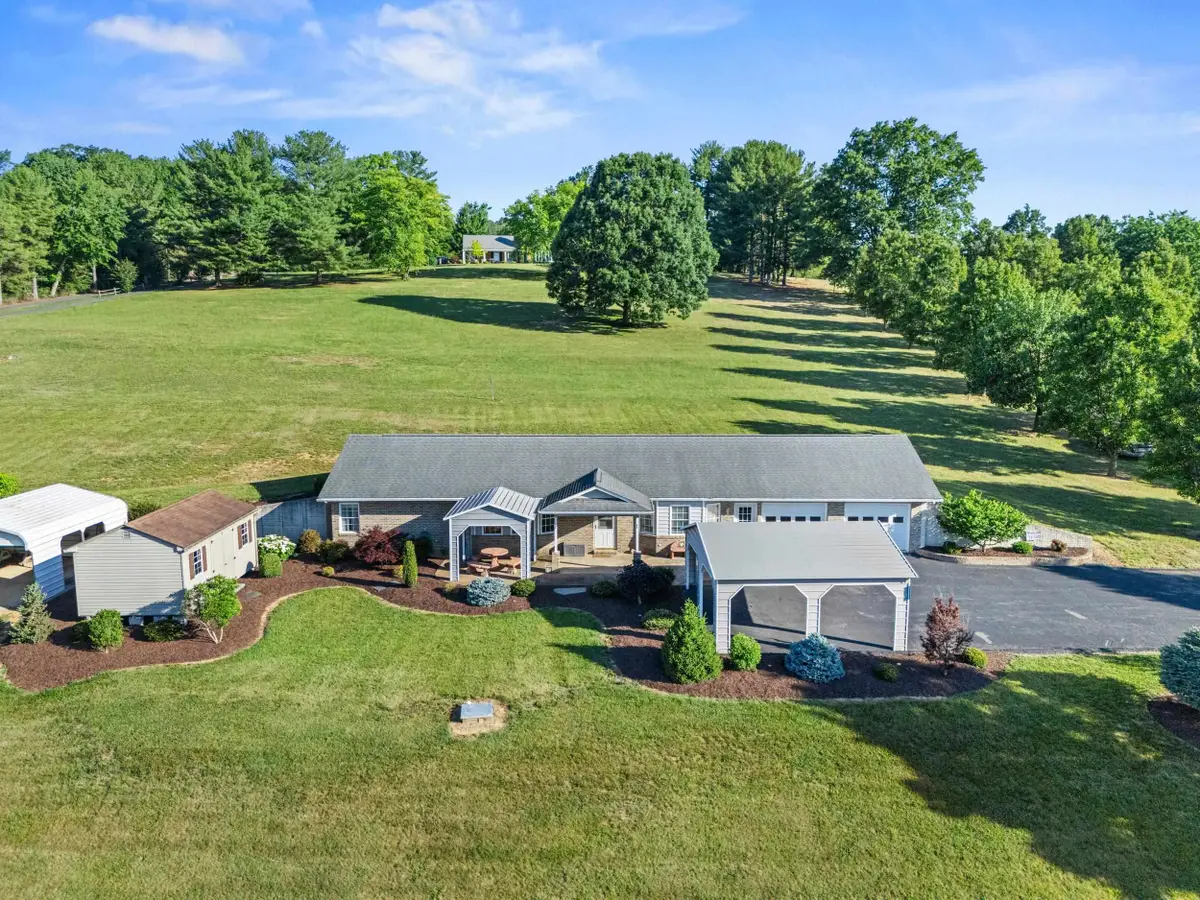 963 Lee Jackson Hwy, Staunton, VA 24401 - #1