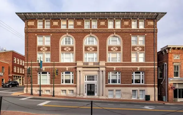 41 Augusta St N, Staunton, VA 24401