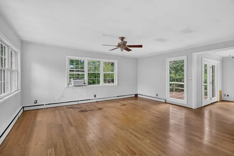 450 Mountain View Dr, Staunton, VA 24401 - #3