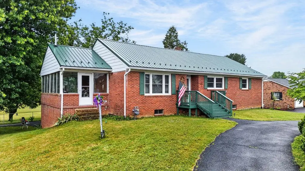 164 Tinkling Spring Rd, Fishersville, VA 22939 - #1