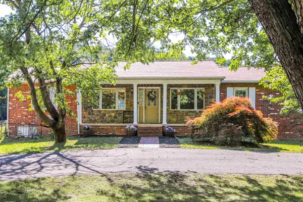 234 Montgomery Rd, Staunton, VA 24401