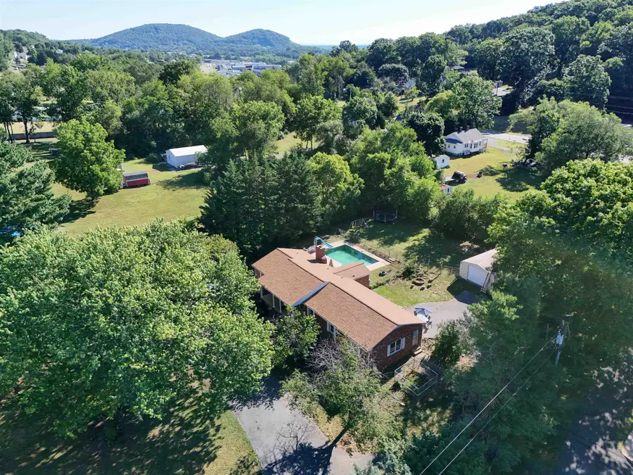 234 Montgomery Rd, Staunton, VA 24401 - #3