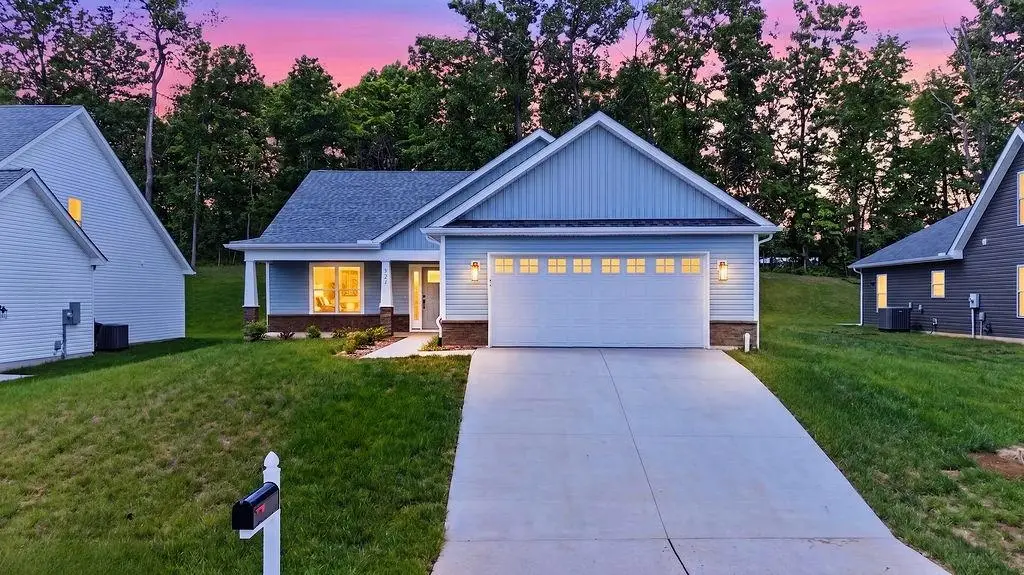 227 Lindburgh Dr, Waynesboro, VA 22980 - #1