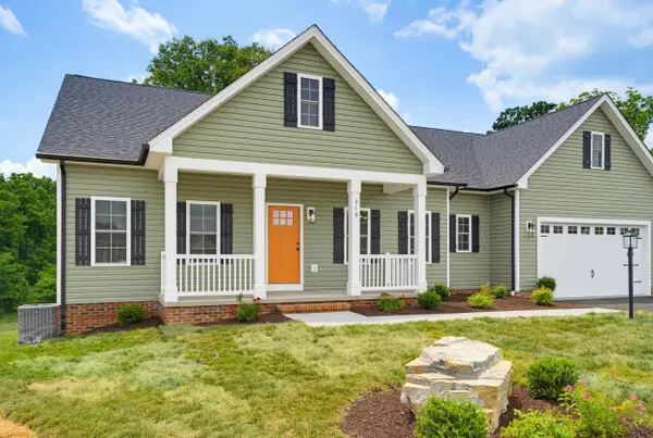 216 Tomasville Dr, Waynesboro, VA 22980