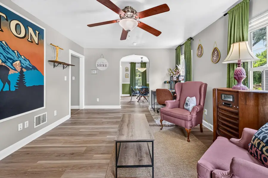 406 Rockingham St E, Elkton, VA 22827 - #2