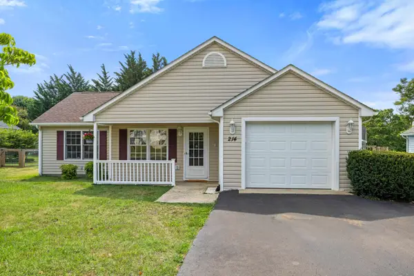 214 Adventure Trl, Waynesboro, VA 22980