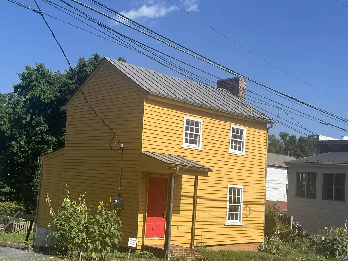 9 Jefferson St N, Staunton, VA 24401 - #1