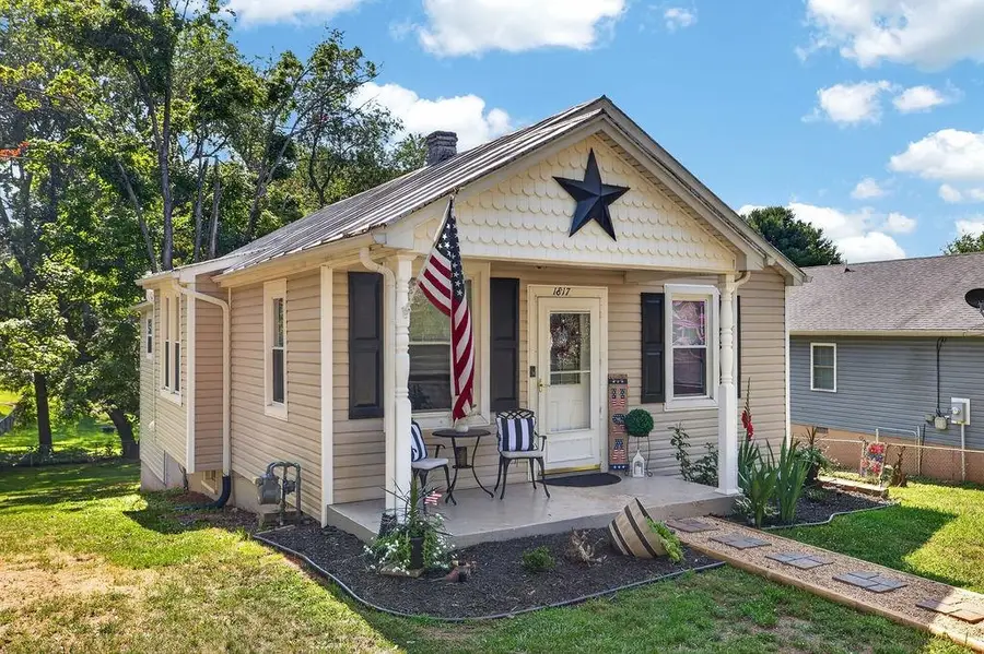 1817 Orchard Ln, Staunton, VA 24401 - #2