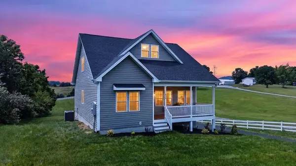 874 New Hope Rd, Staunton, VA 24401