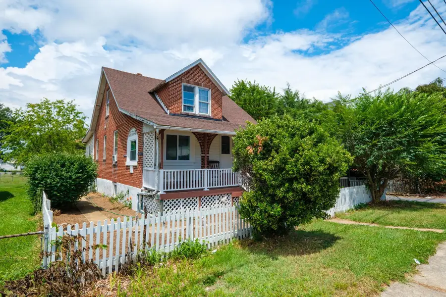 233 Bayard Ave N, Waynesboro, VA 22980 - #2