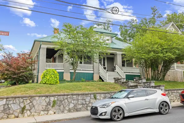 325 New St N, Staunton, VA 24401