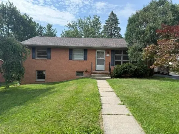 302 Burnley Dr, Staunton, VA 24401