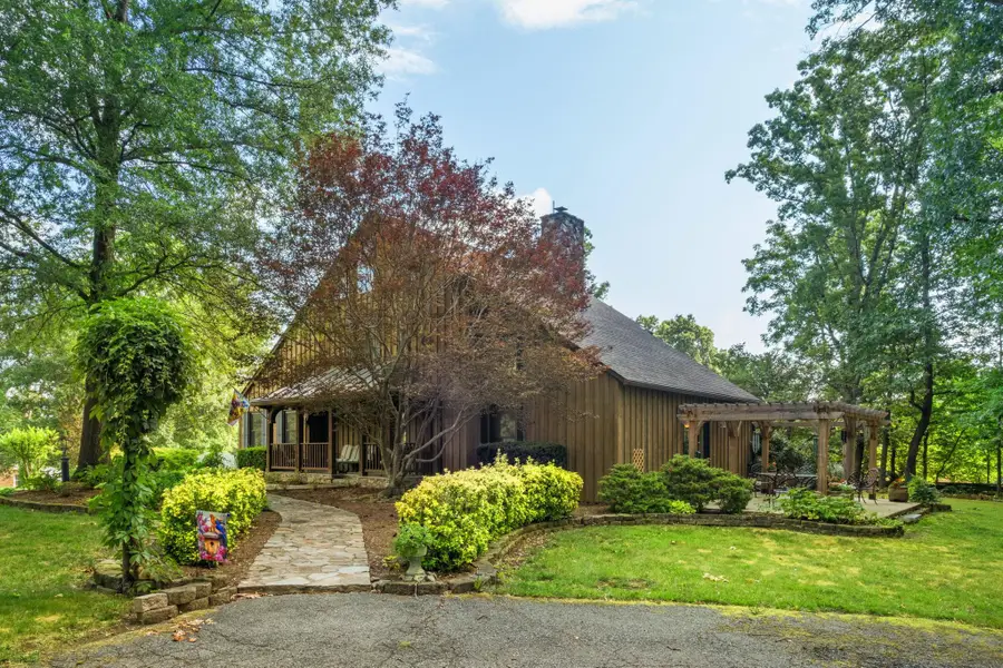 620 Walnut Hills Rd, Staunton, VA 24401 - #2