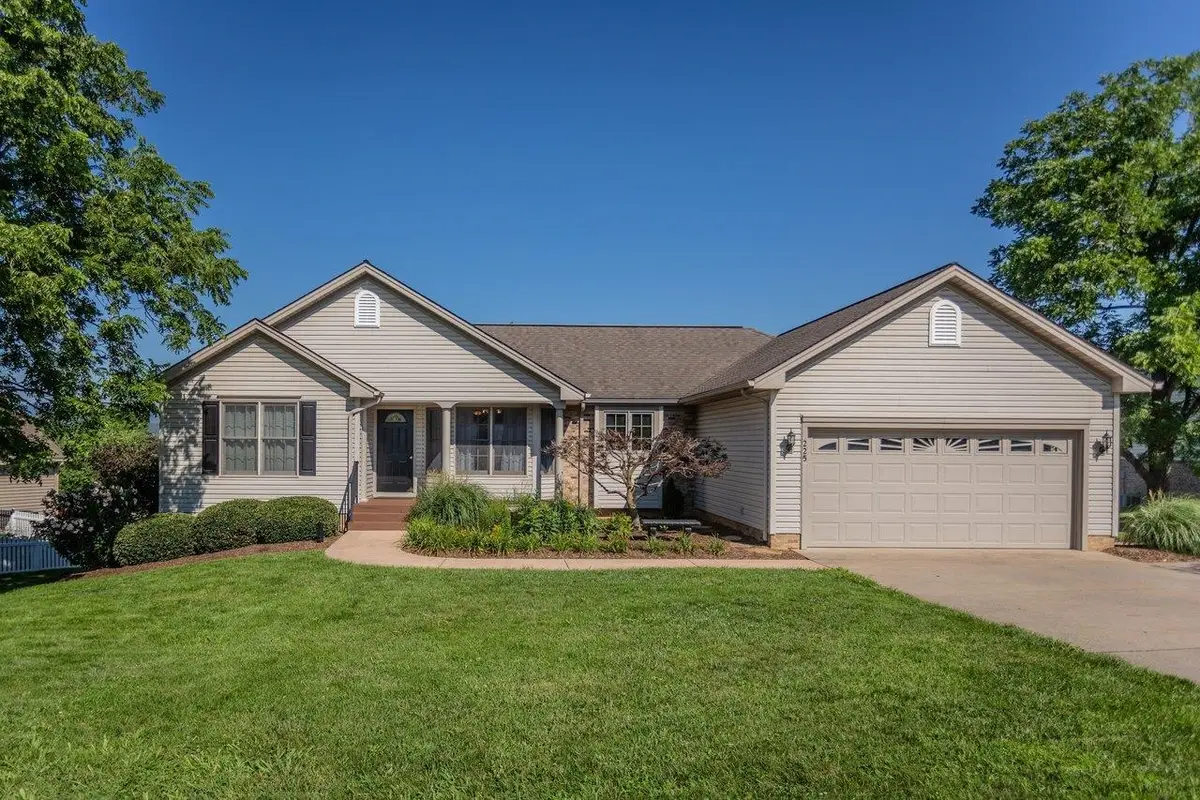 225 Walnut Dr, Broadway, VA 22815 - #1