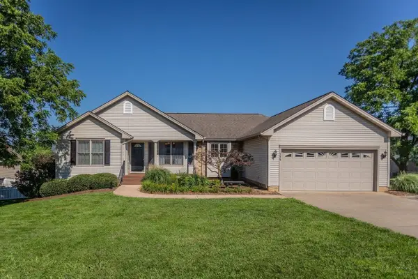 225 Walnut Dr, Broadway, VA 22815