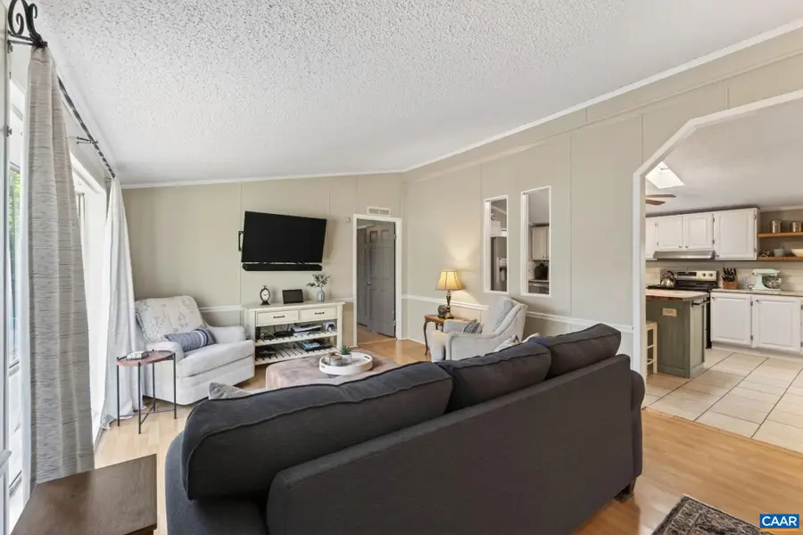 5362 Rolling Rd, Scottsville, VA 24590 - #3