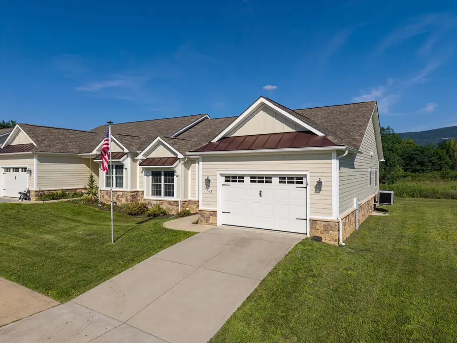 204 Grafton Ct, Edinburg, VA 22824 - #2