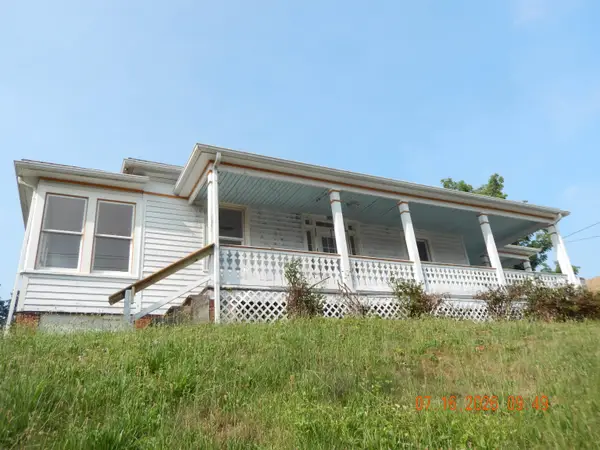 1642 Beverley St W, Staunton, VA 24401