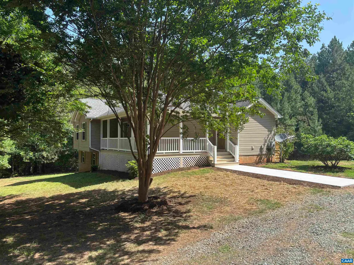 136 Beaver Pl, Scottsville, VA 24590 - #1