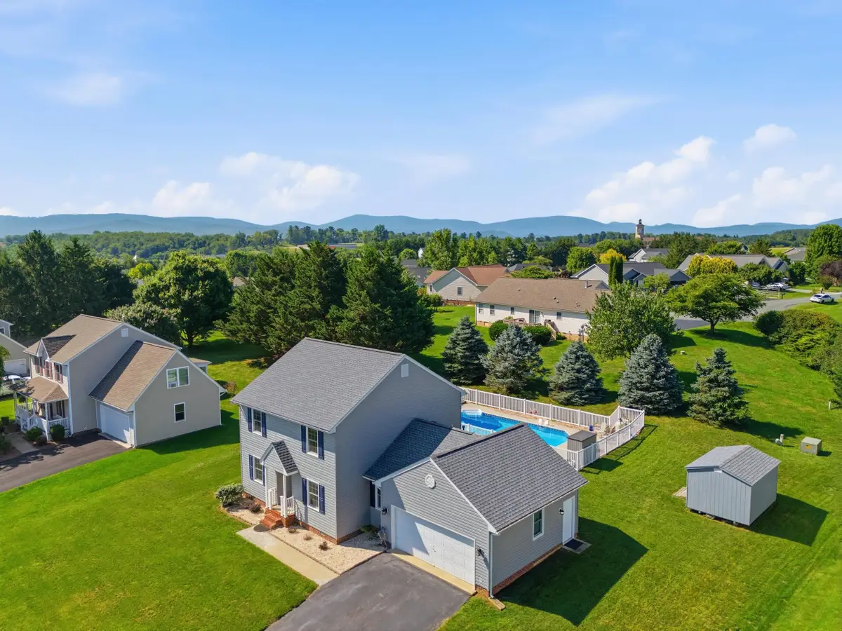 21 Amelia Dr, Waynesboro, VA 22980 - #1