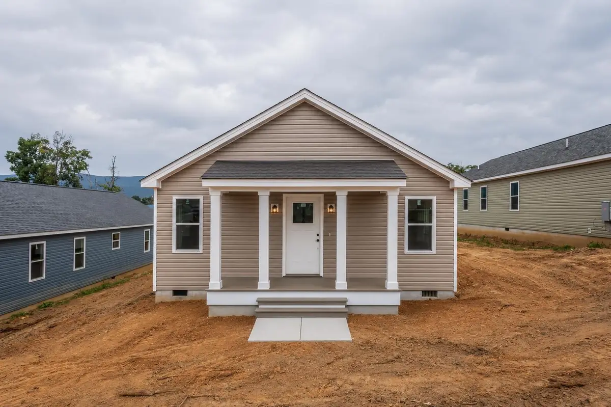 391 Trenton Ave, Shenandoah, VA 22849 - #1