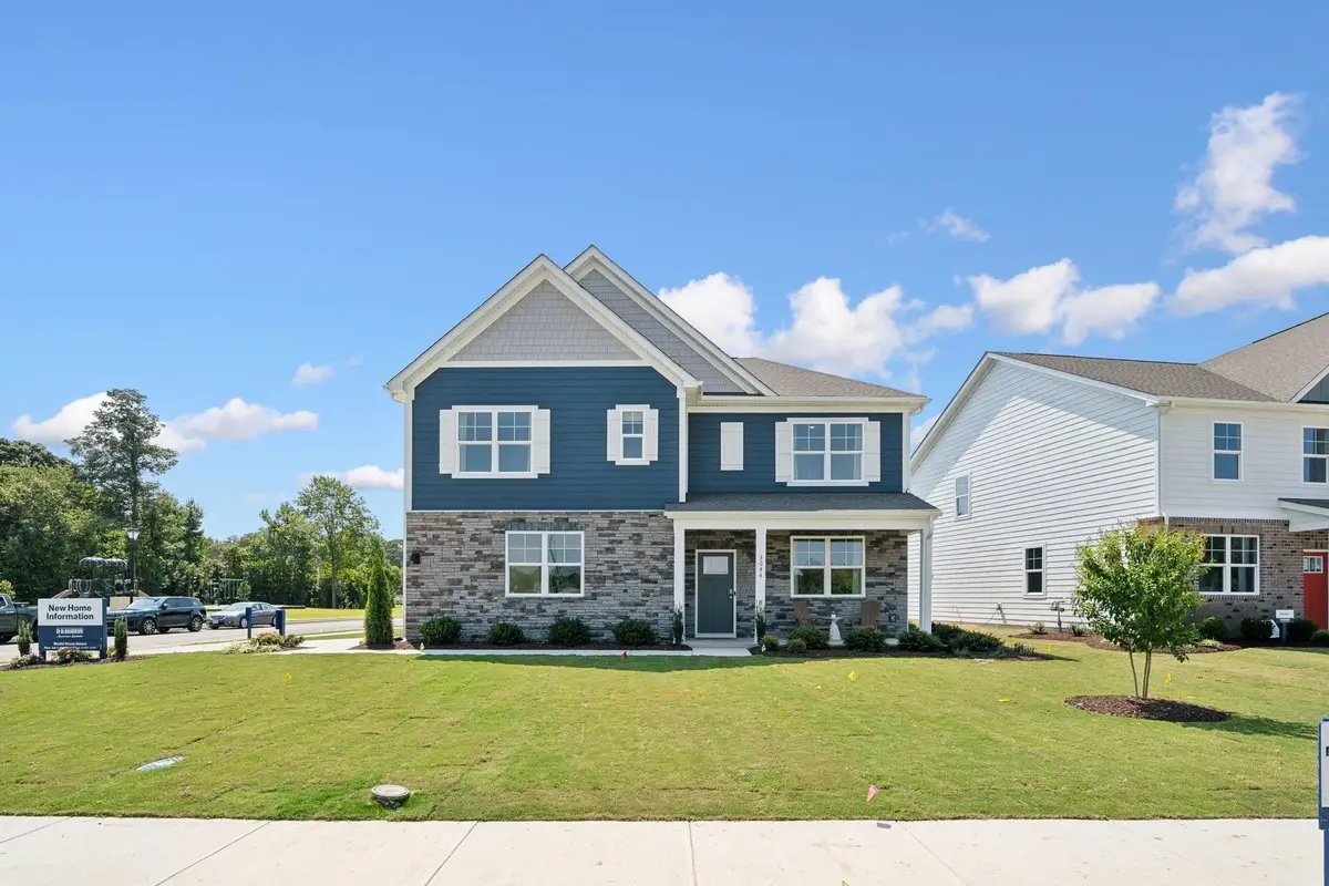 561 Summercrest Ave, Waynesboro, VA 22980 - #1