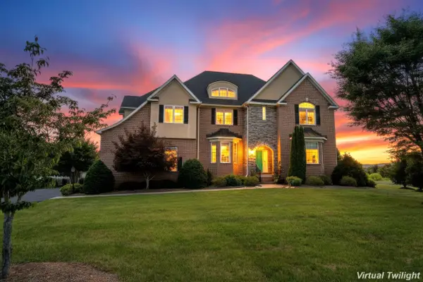 2420 Village Dr, Waynesboro, VA 22980