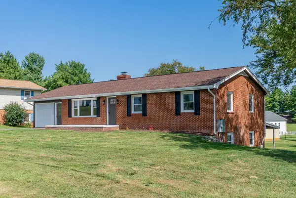 4647 Stella St, Penn Laird, VA 22846