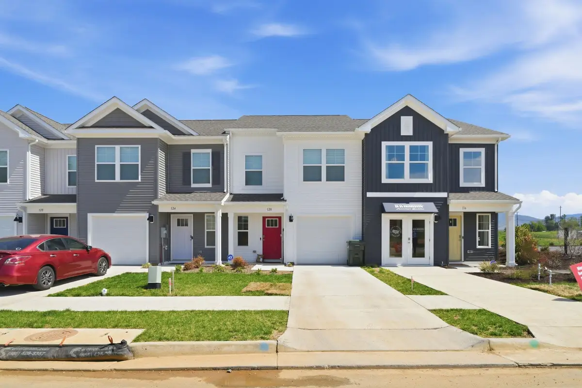100 Berrets Ln, Waynesboro, VA 22980 - #1