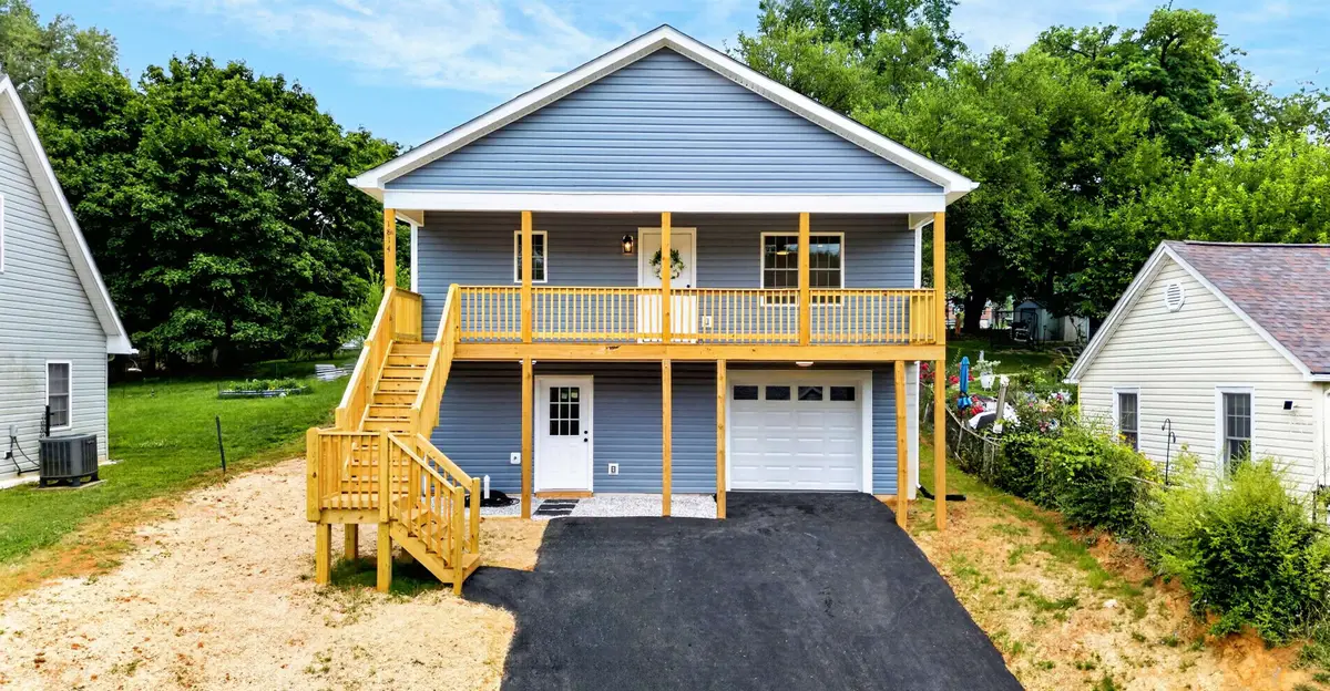1814 Vinson St, Staunton, VA 24401 - #1