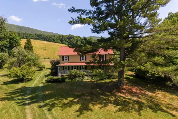 531 Lowland Farms Rd, Hot Springs, VA 24445