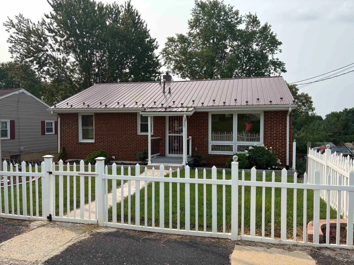 320 Sharon Ln, Staunton, VA 24401 - #1