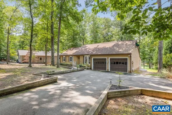 28 Out Of Bounds Rd, Palmyra, VA 22963