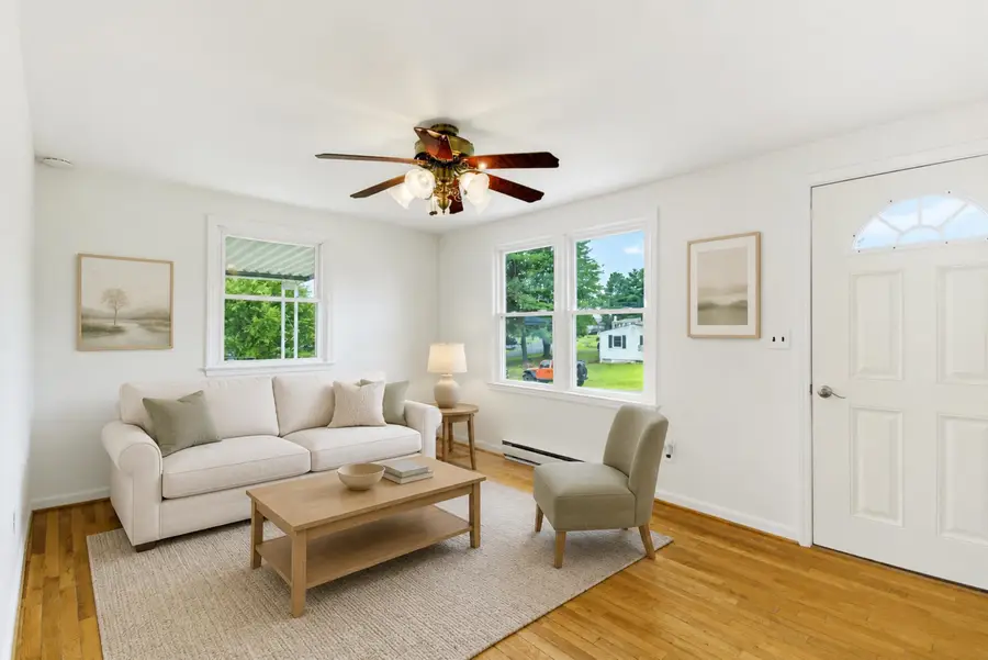 5834 Broad St, Mount Jackson, VA 22842 - #2