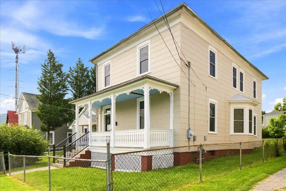 10 Peabody St E, Staunton, VA 24401 - #1