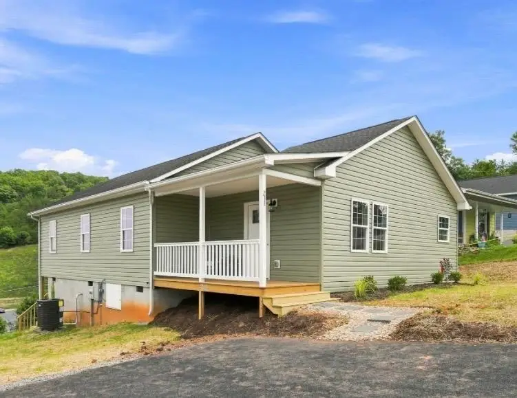 711 Mineola St, Staunton, VA 24401 - #1