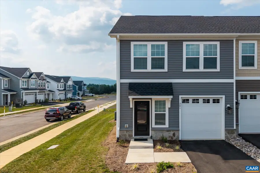 301 Ridgeline Dr, Waynesboro, VA 22980 - #2