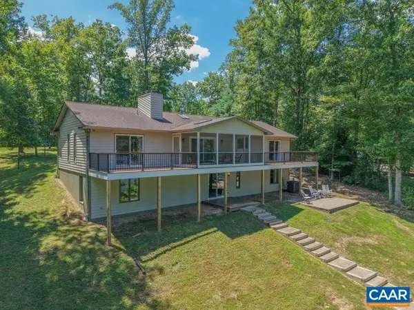 19 Woodridge Rd, Palmyra, VA 22963