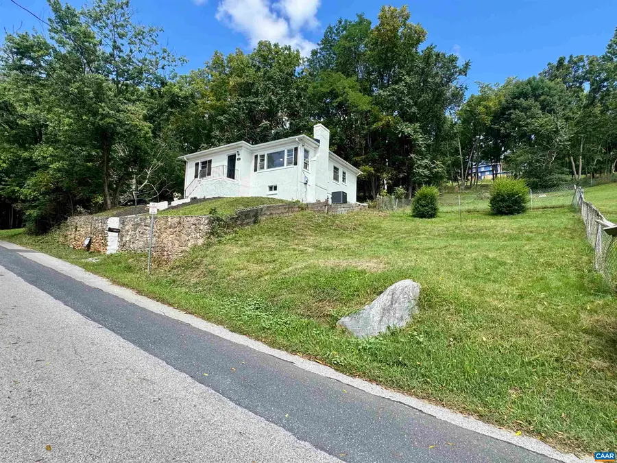 1323 Jackson St, Staunton, VA 24401 - #2