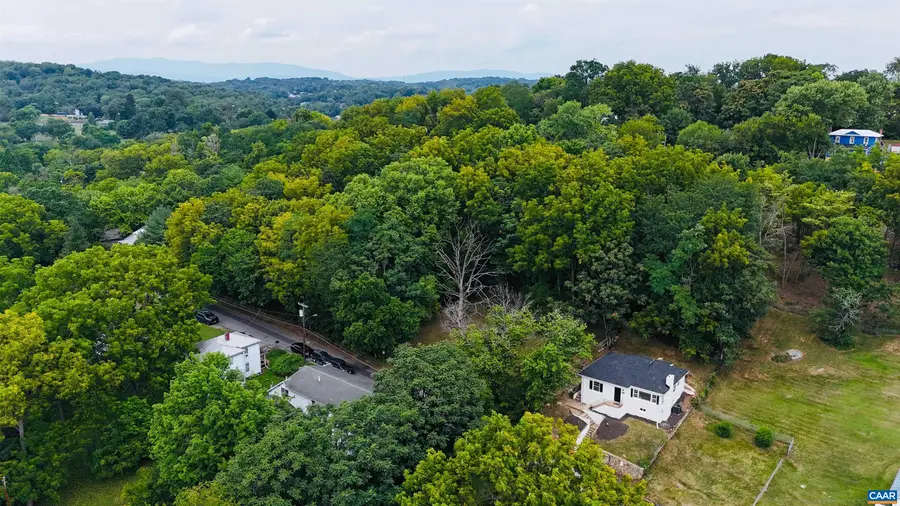 1323 Jackson St, Staunton, VA 24401 - #3