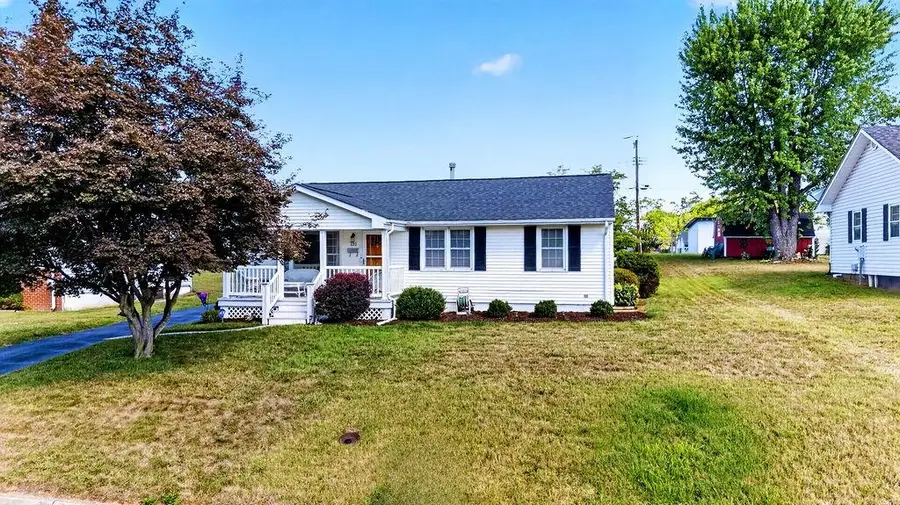 131 Edward Ave, Waynesboro, VA 22980 - #2