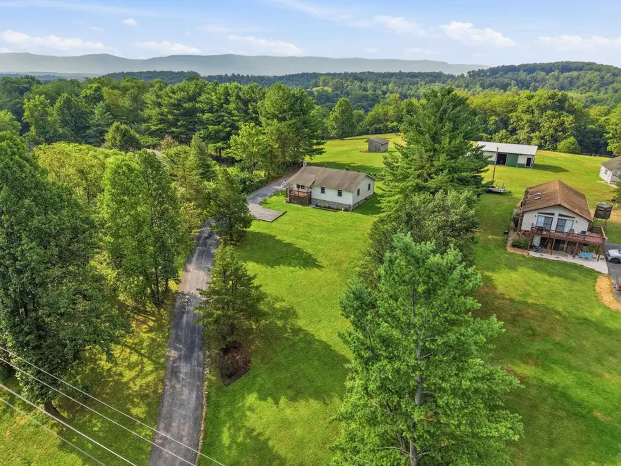 2756 Ridge Hollow Rd, Edinburg, VA 22824 - #3
