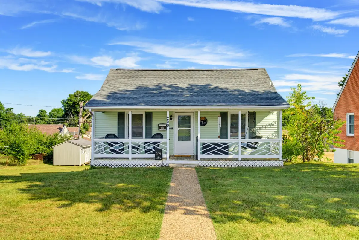 209 Isle Ave, Waynesboro, VA 22980 - #1