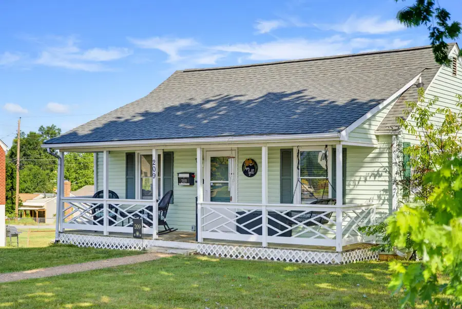 209 Isle Ave, Waynesboro, VA 22980 - #3