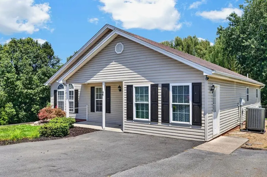 96 Somerset Dr, Weyers Cave, VA 24486 - #2