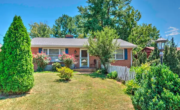 2210 Bare St, Staunton, VA 24401