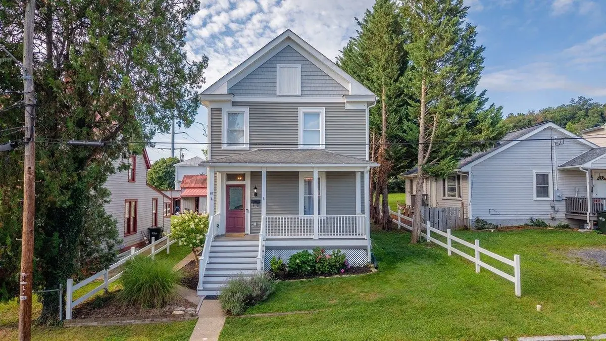 18 Peabody St E, Staunton, VA 24401 - #1
