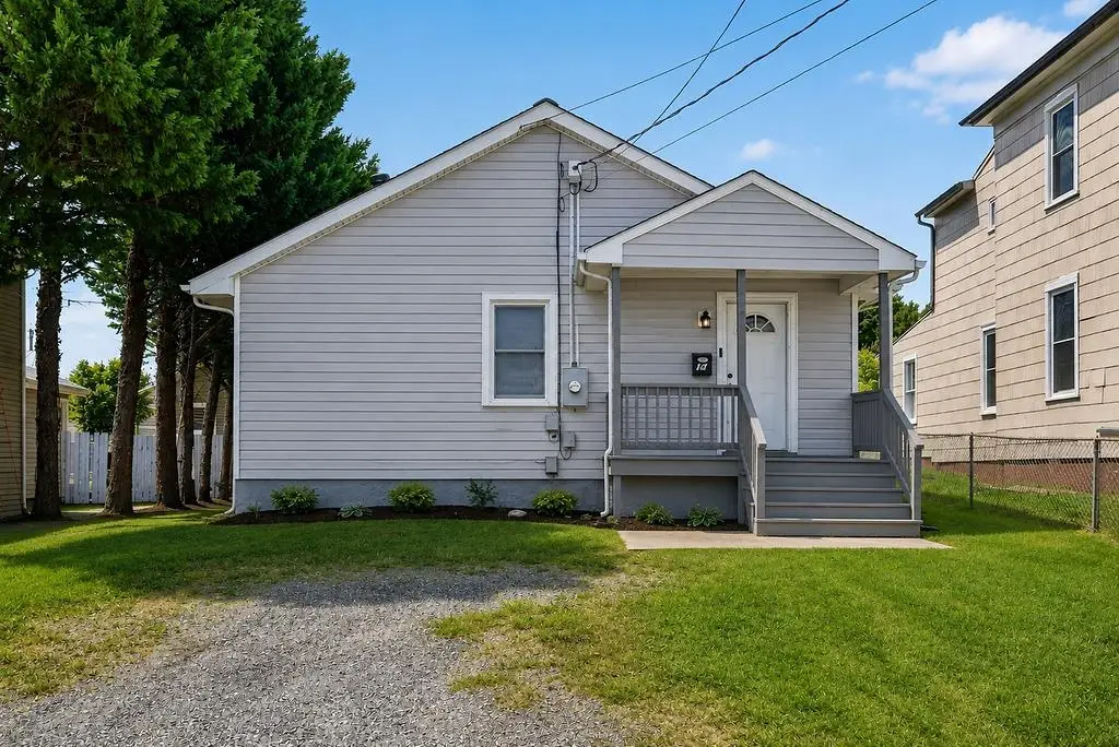 14 Peabody St E, Staunton, VA 24401 - #1